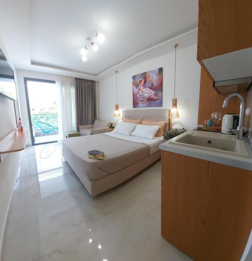 Wide Blue Luxury Boutique Suites Neos Marmaras Eksteriør billede