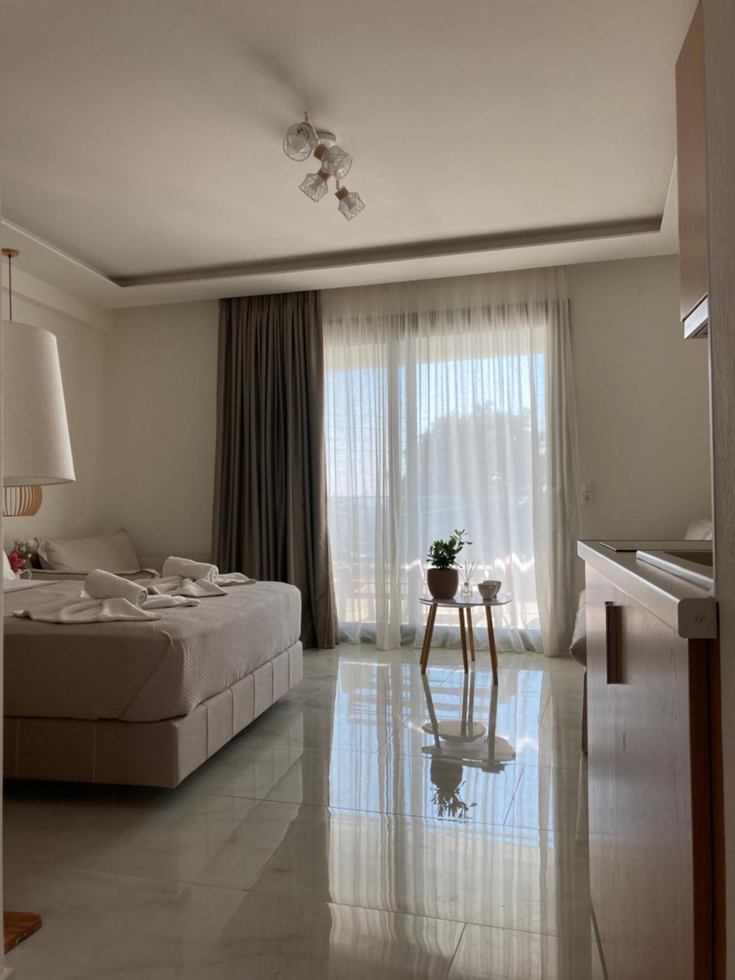 Wide Blue Luxury Boutique Suites Neos Marmaras Eksteriør billede
